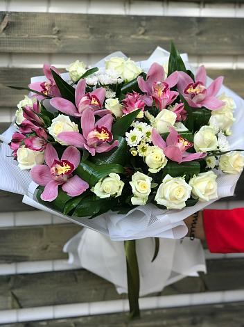 Букет цветов из: Розы и Хризантемы в Поповскую