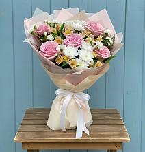 Букет цветов из:  Гвоздики, Орхидеи и Розы в Поповскую