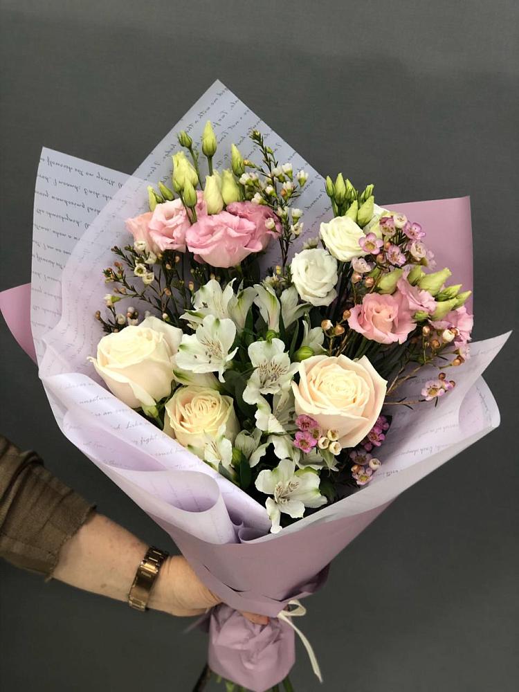 Букет цветов из: Альстромерии, Розы и Лизиантусы в Поповскую