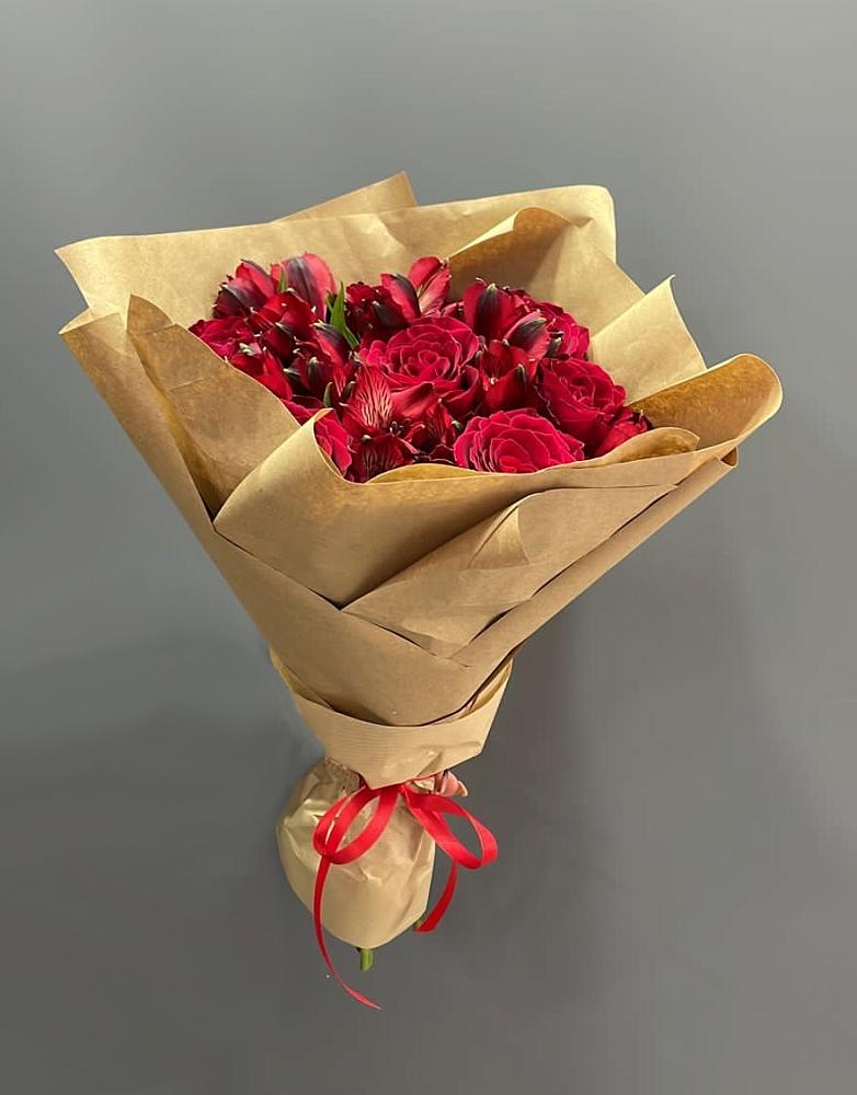 Букет цветов из: Альстромерии и Розы в Поповскую