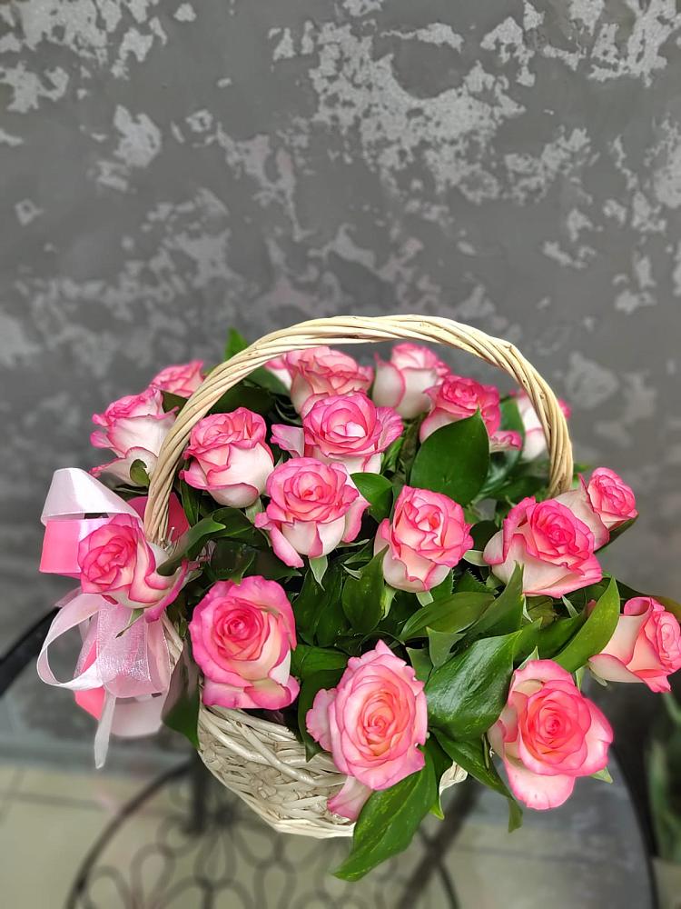 Цветочная композиция из Розы в корзине в Поповскую