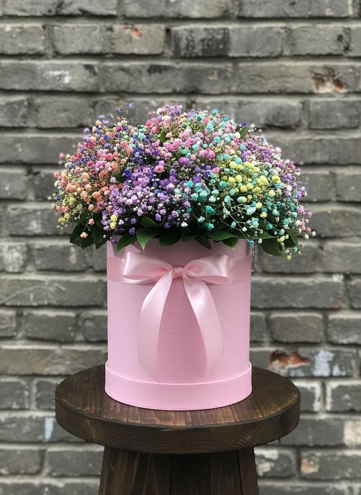 Цветочная композиция из Гипсофила и Розы в шляпной коробке в Поповскую