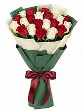 Букет Микс из красных и белых роз в Поповскую