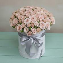 Цветочная композиция из Розы в шляпной коробке в Поповскую