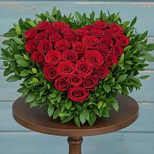 Цветочная композиция из Розы в виде сердца в Поповскую