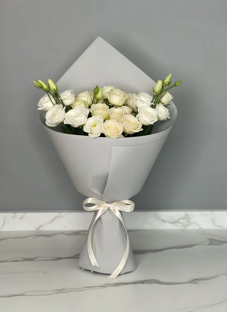 Букет цветов из: Розы и Лизиантусы в Поповскую