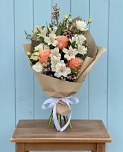 Букет цветов из:  Альстромерии, Лизиантусы, Розы и Хризантемы в Поповскую