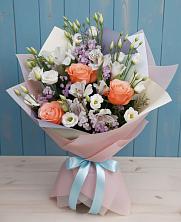 Букет цветов из:  Лизиантусы, Розы, Альстромерии и Гипсофила в Поповскую