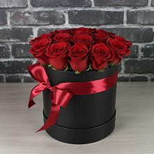 Цветочная композиция из Розы в шляпной коробке в Поповскую