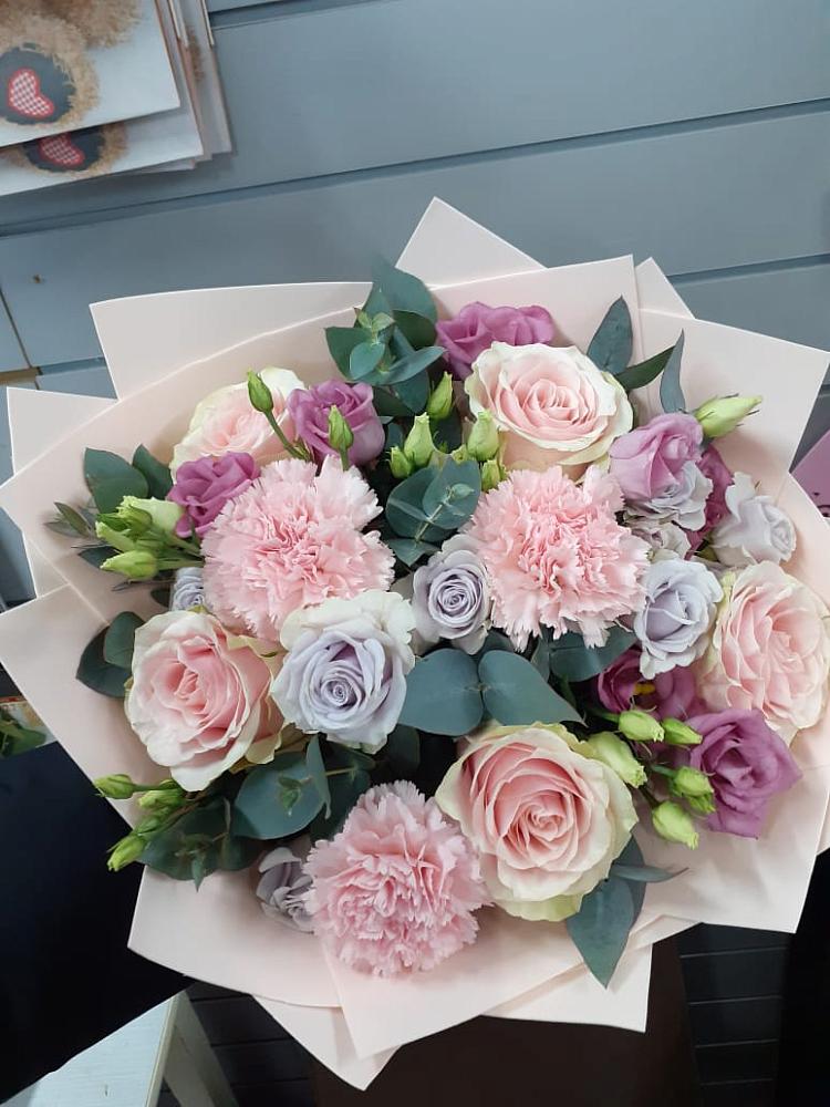 Букет цветов из: Розы, Гвоздики и Лизиантусы в Поповскую