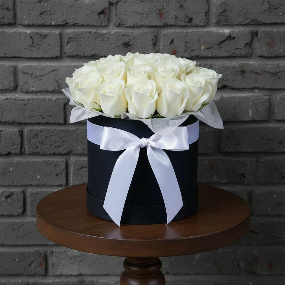 Цветочная композиция из Розы в шляпной коробке в Поповскую