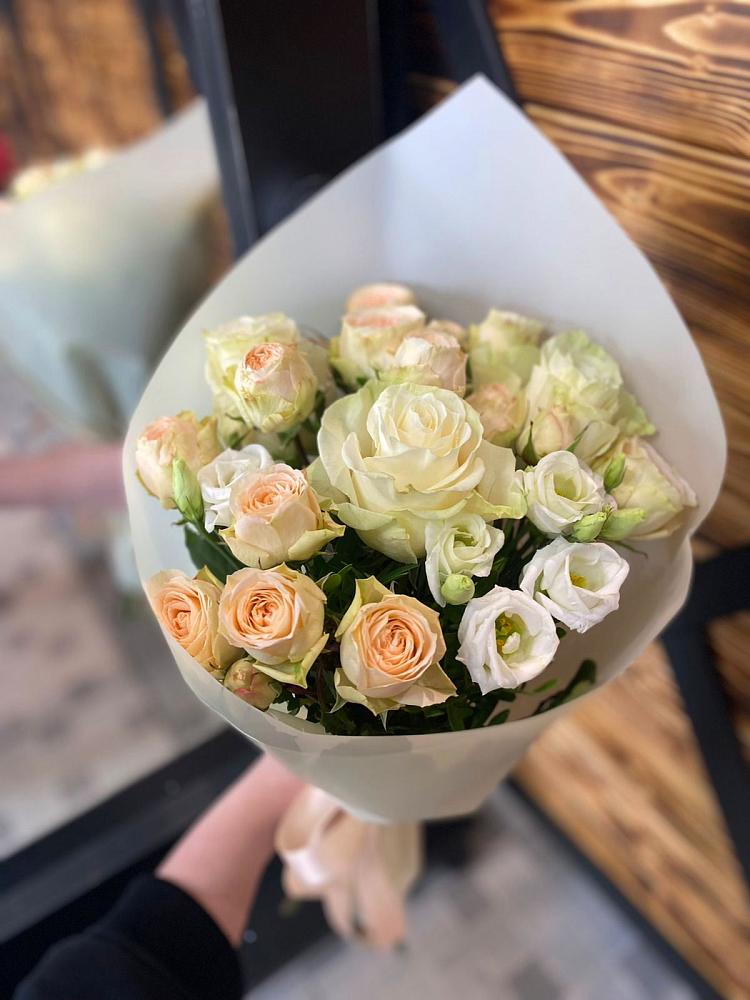 Букет цветов из: Розы и Лизиантусы в Поповскую